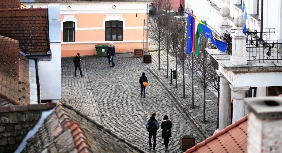 Közmeghallgatás - kérdések és válaszok