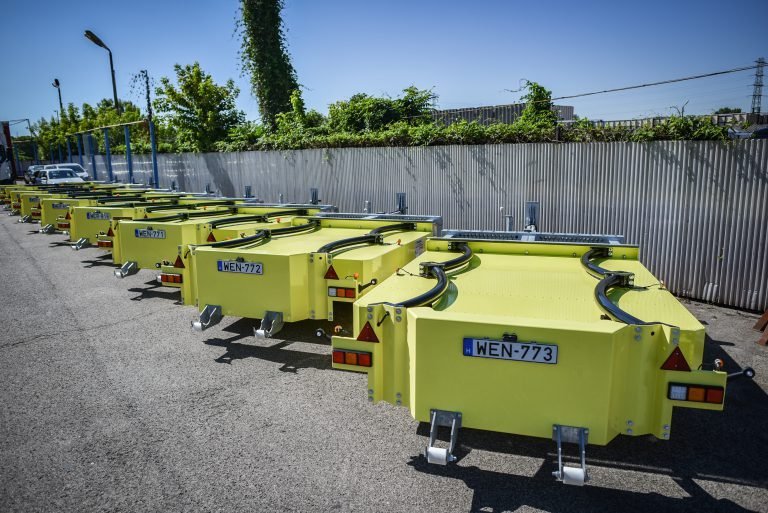 Kilenc új ütközéscsillapító forgalomtechnikai utánfutót szerzett be a Magyar Közút