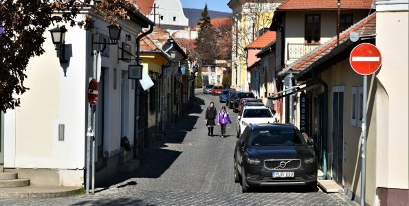 A Kucsera és a Péter Pál utcákba is behajtási engedély kell augusztus végétől