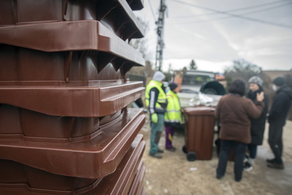 Hétvégi kukaosztás