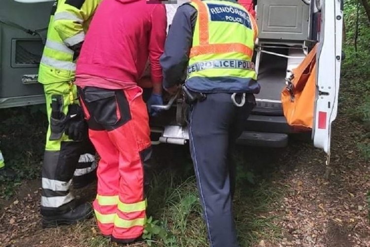 Erdőben találták meg az idős férfit