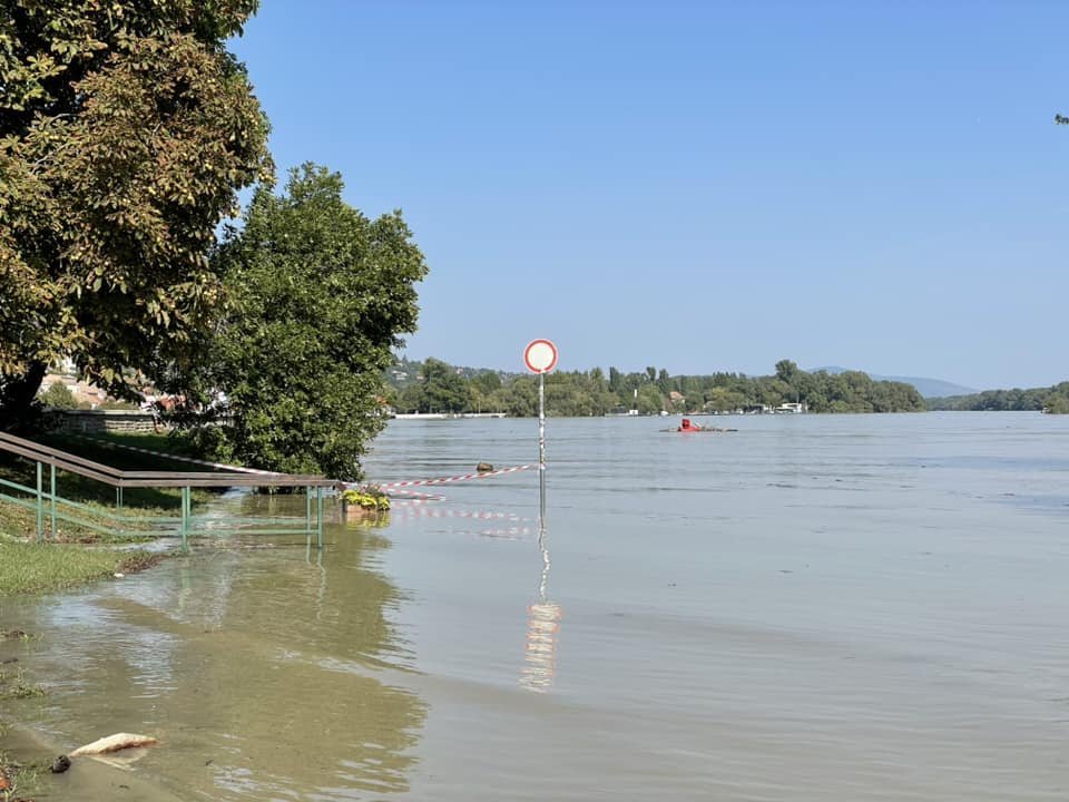 Féktelenül árad a Duna, lakcímkártya nélkül meg se próbálja