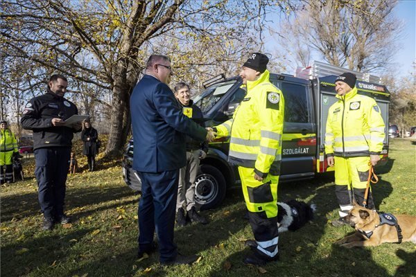 Speciális terepjárót kapott a Pest Megyei Kutató-Mentő Szolgálat