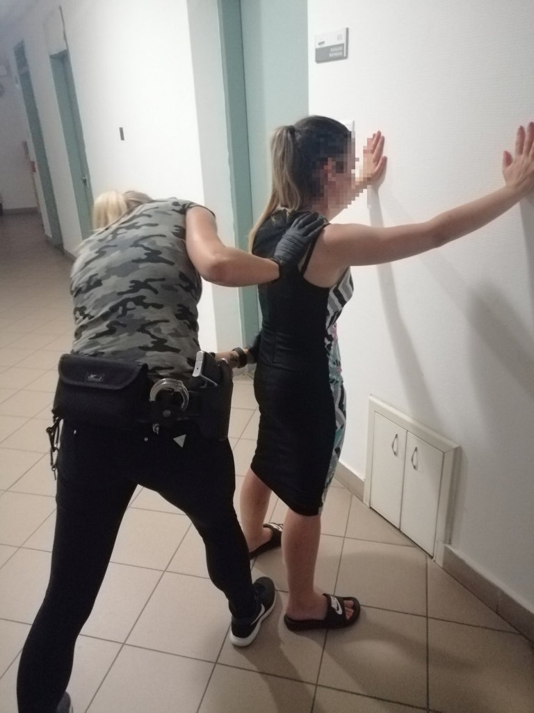 A kocsikat megpakolták, a rendőröknek kipakoltak