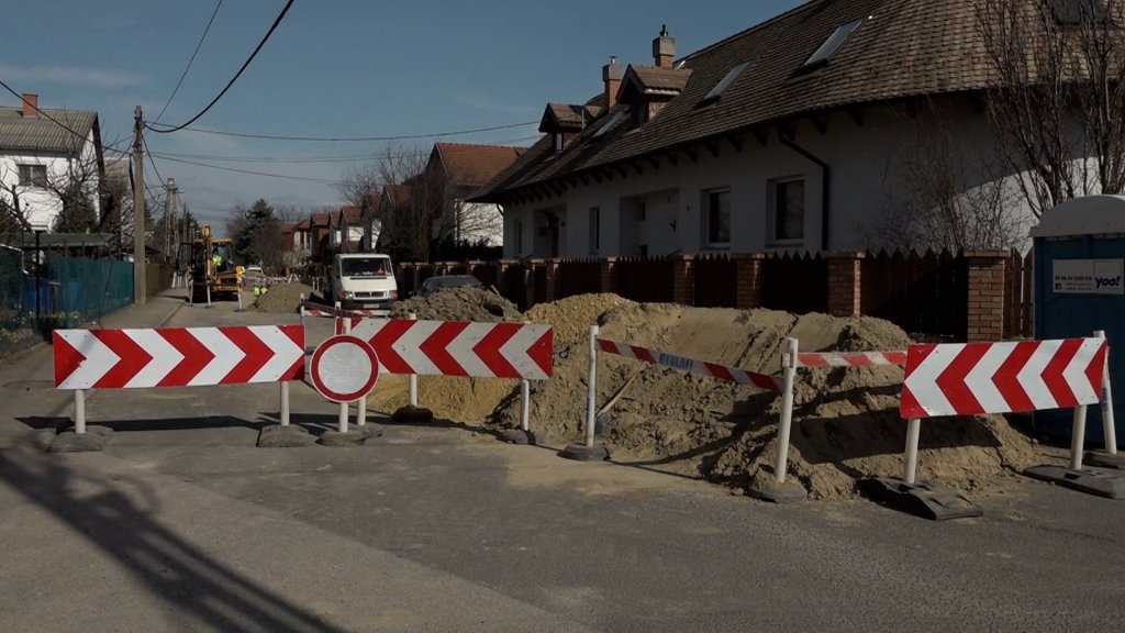 Mályva utca - múlt héten kezdődött a helyreállítás