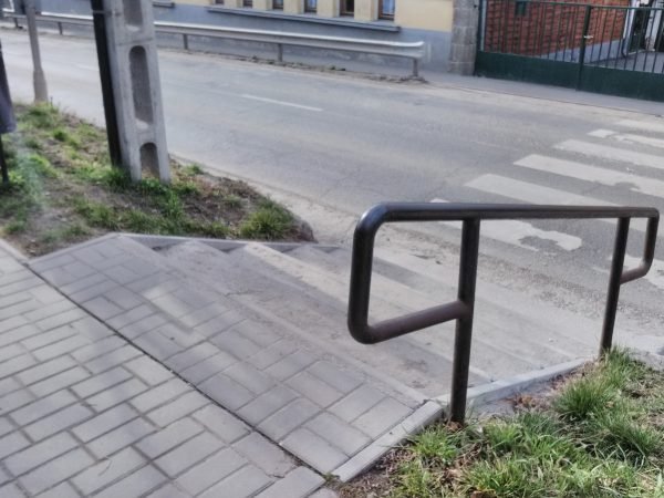 Jelzőlámpás gyalogátkelőhely épül az Izbégi Iskolánál