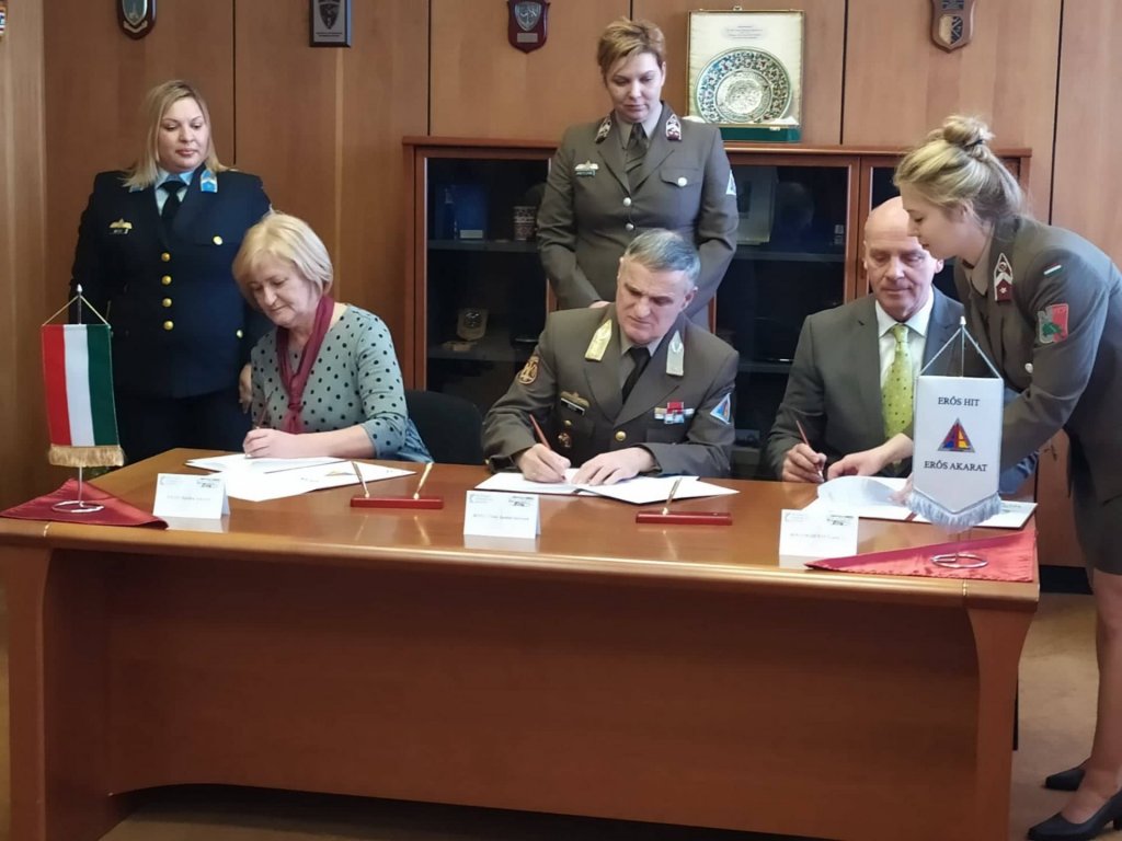 Együttműködési megállapodás született az MH Altiszti Akadémia és a Péczeli Oktatási Központ között
