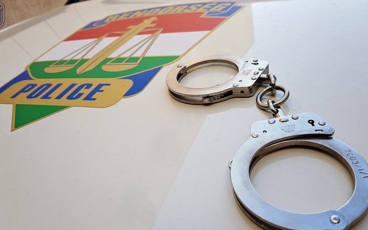 Négy migránst fogtak leányfalun