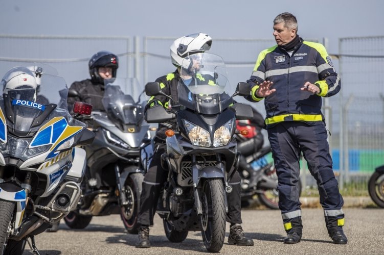 Ingyenes Vezetéstechnikai Tréning Motorosoknak