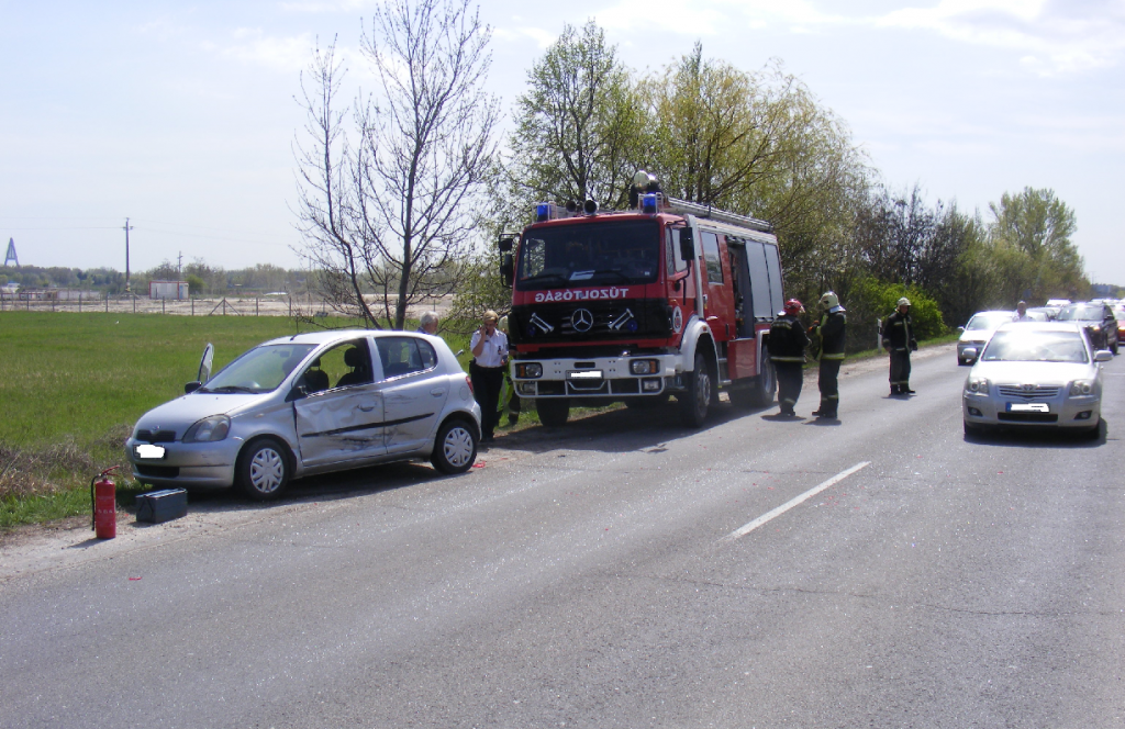 Baleset miatt torlódott a forgalom a 11-es úton , szombaton!