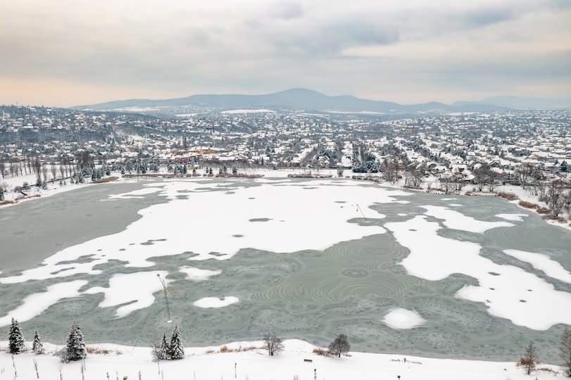 Veszélyes a jég az Omszk-tavon – tilos rámenni!