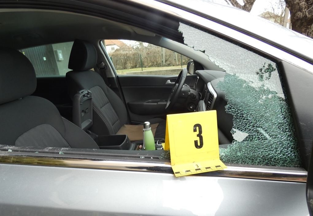 Autókat tört fel egy férfi Pomázon és Szentendrén