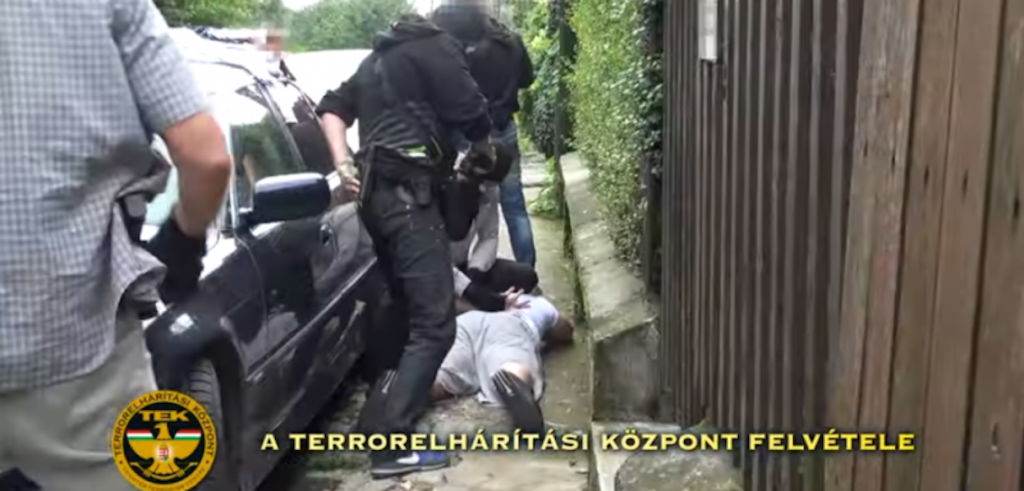 Kábítószergyanús növényi származékot találtak a rendőrök egy pomázi házban