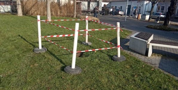 Beszakadt a föld tegnap a Posta előtt