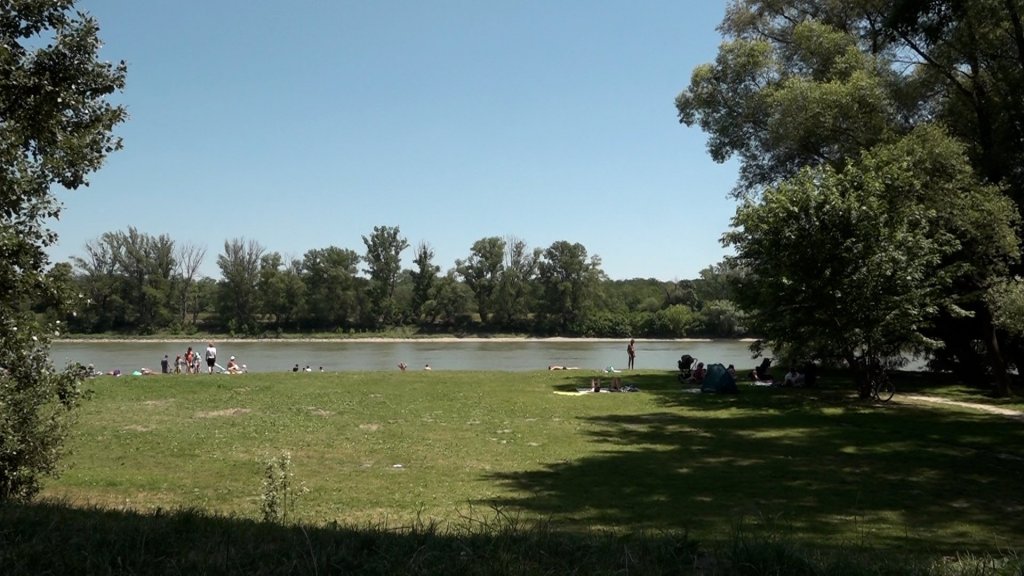 A postás strand melletti új parkoló a közvilágításra és engedélyekre vár