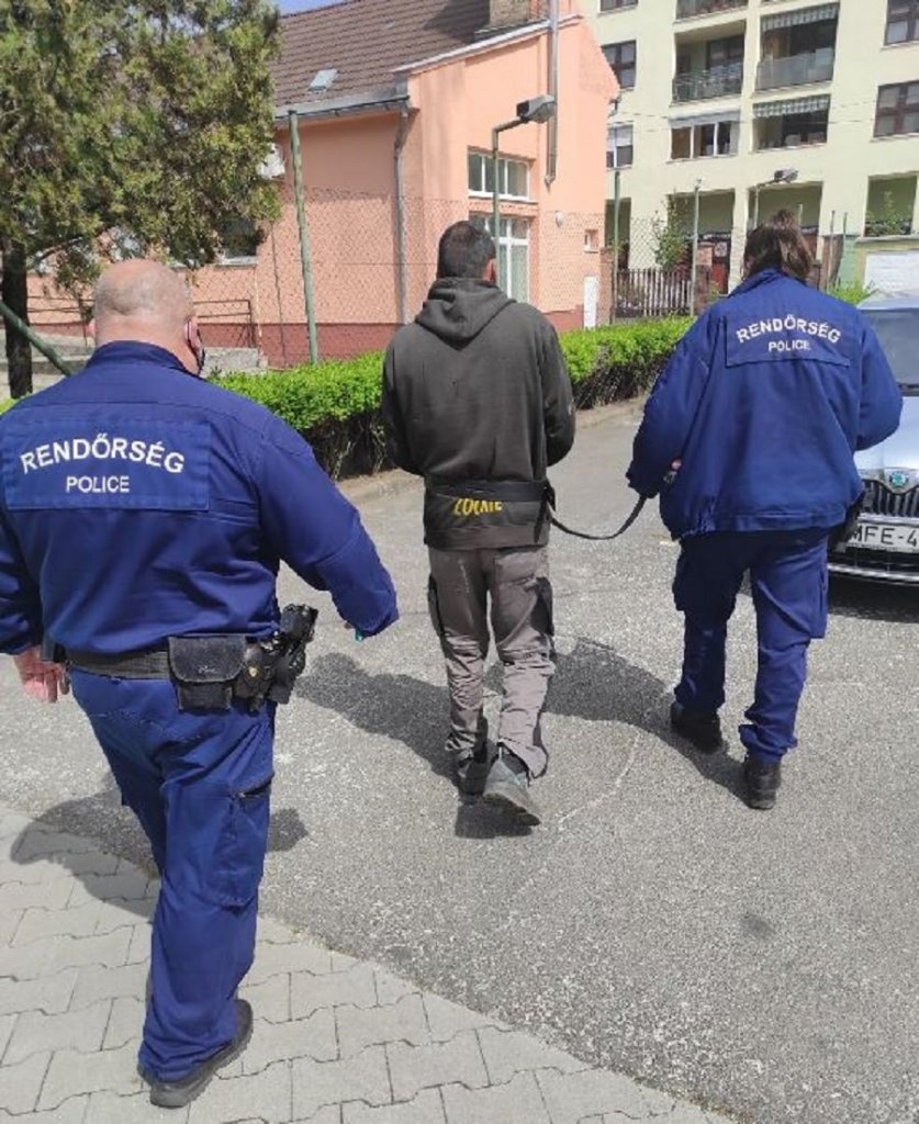 Rács mögött a rejtőzködő ragadozó 