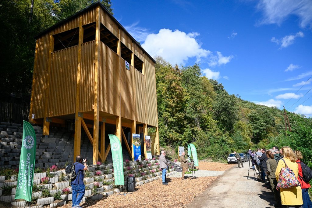 Új fogadóépület a Rám-szakadéknál