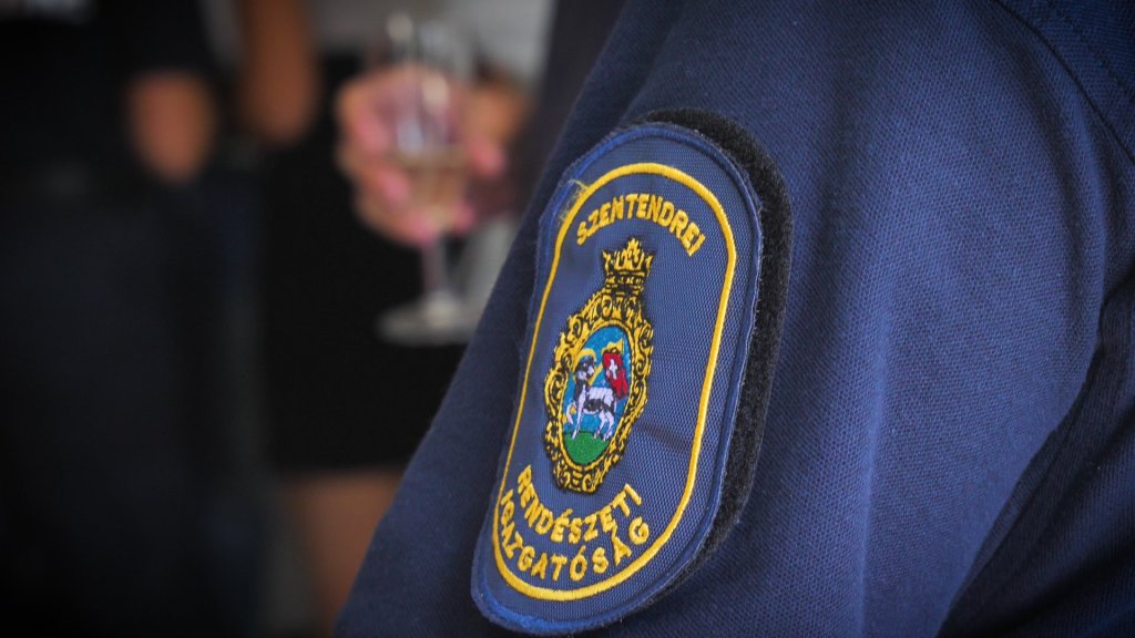 Egyedül sétálgatott a szentendrei Szarvashegyi úton egy 2-3 év körüli kisfiú