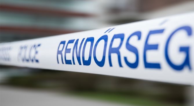 Fának csapódott egy autó Budakalászon!