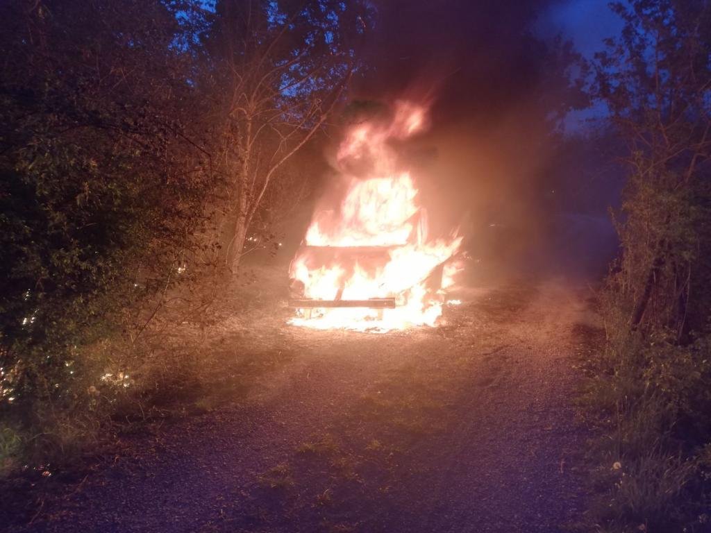 Kisteherautó égett Pomázon 