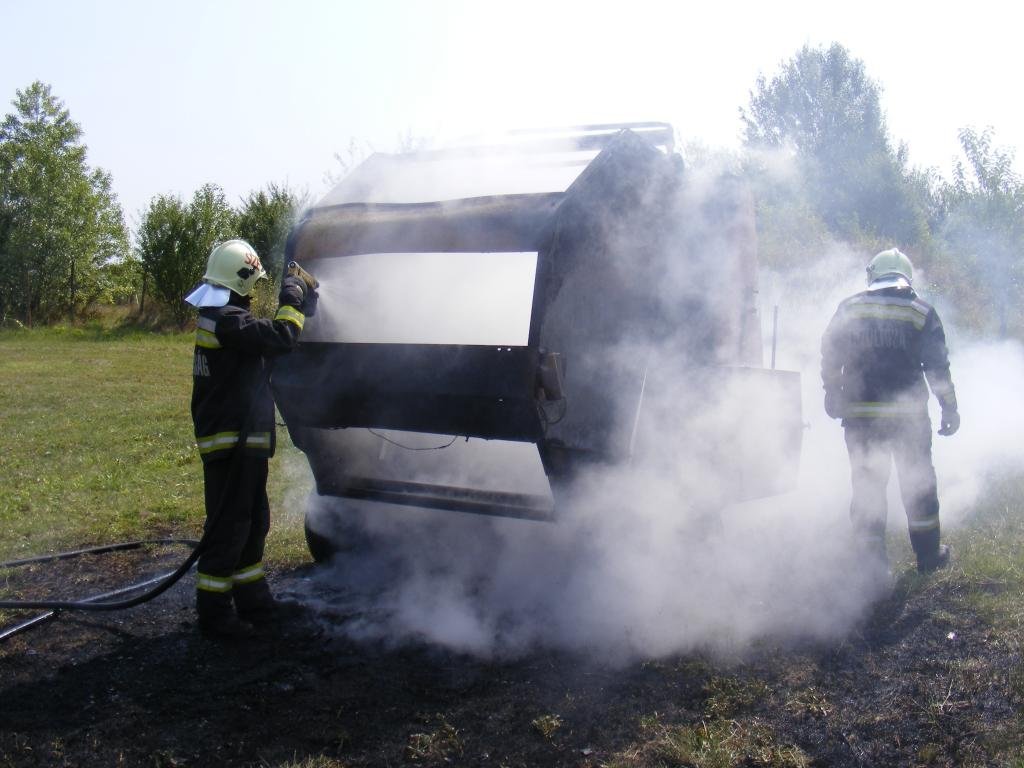Bálázógép égett Budakalászon!