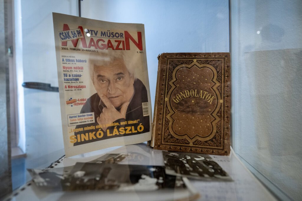 Megnyílt a Sinkó László Emlékkiállítás a Faluházban