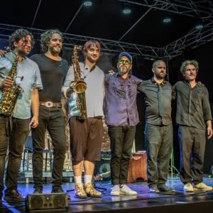 Nagy sikert aratott a Söndörgő zenekar Szentendrén