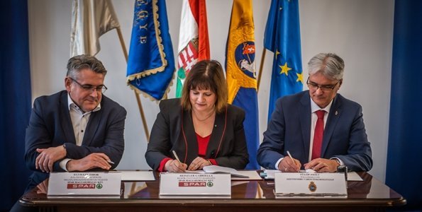 Aláírták a szerződést: újjáépülhet a 2021-ben leégett szentendrei Spar