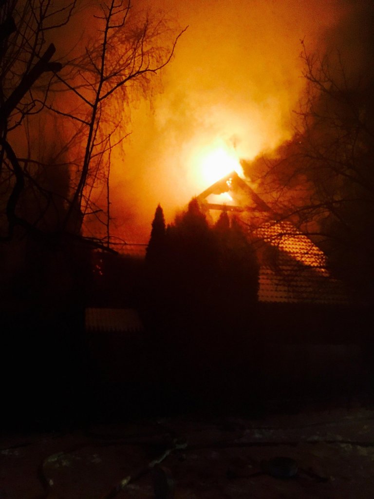 Családi ház égett vasárnap hajnalban, Szigetmonostoron!