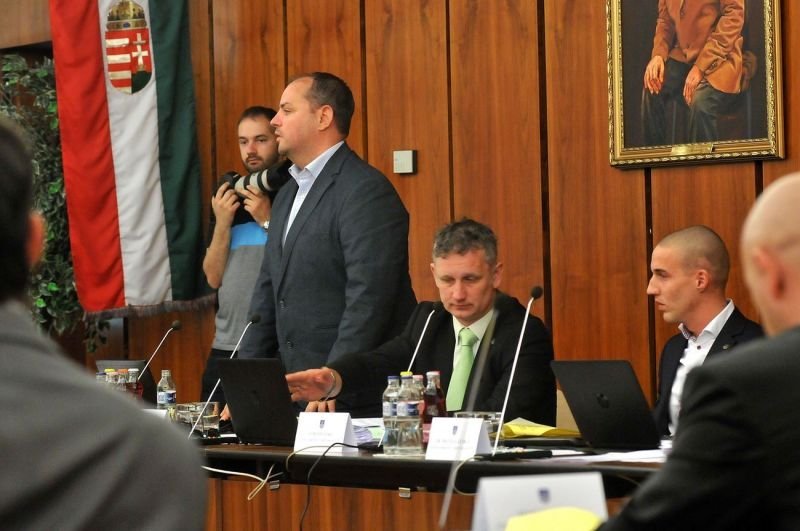 Tiltakozás - Leváltották Lovass Tibort