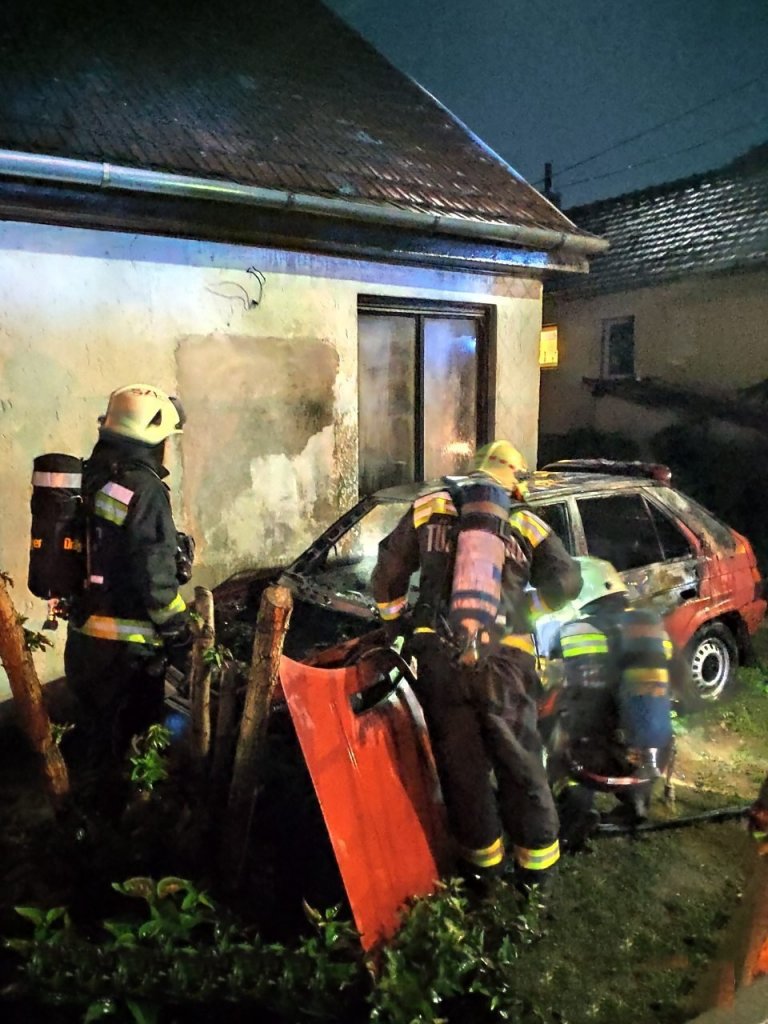 Kigyulladt egy gépkocsi Tahitótfaluban