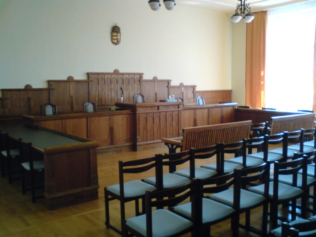 409 rendbeli elkövetett csalás vétségi miatt emeltek vádat egy szentendrei nő ellen