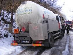 Tizennyolc tonnás teherautót mentettek a szentendrei rendőrök!