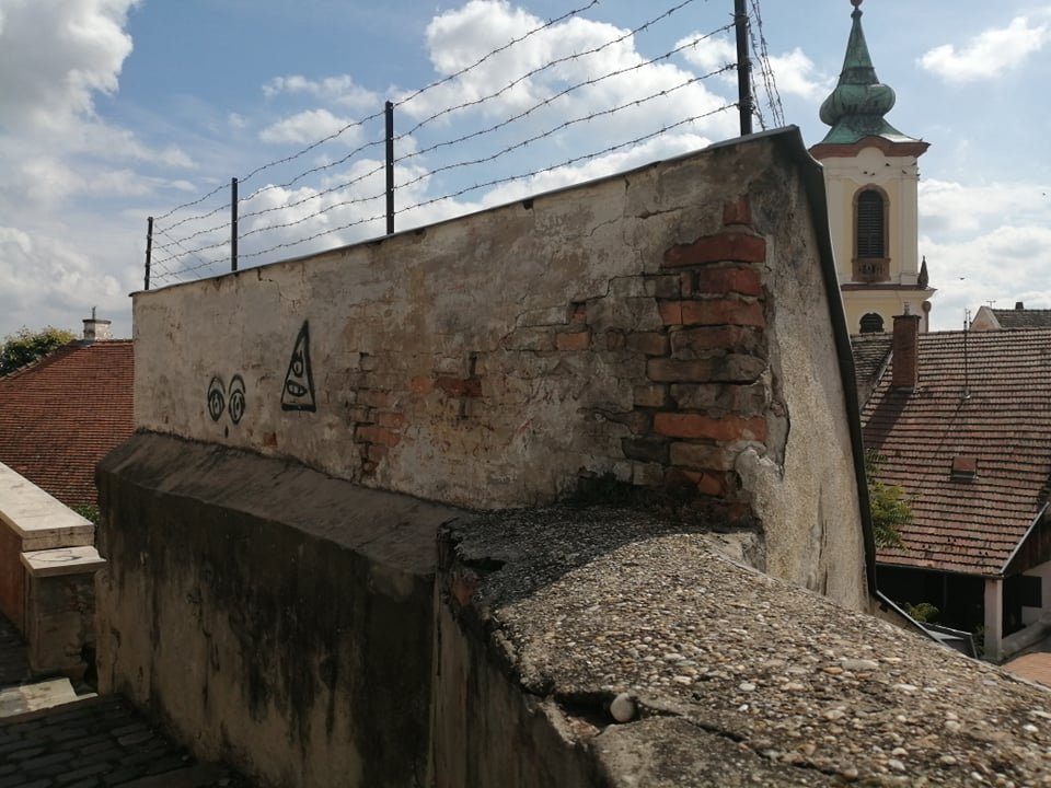 Balesetveszély miatt lezárják a Templom teret