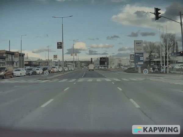 Két autó versenyzett a Szentendrei úton, baleset lett a vége