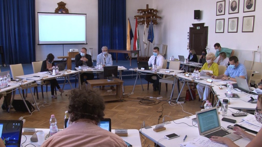 Heves vita a tegnapi Képviselő-testületi ülésen