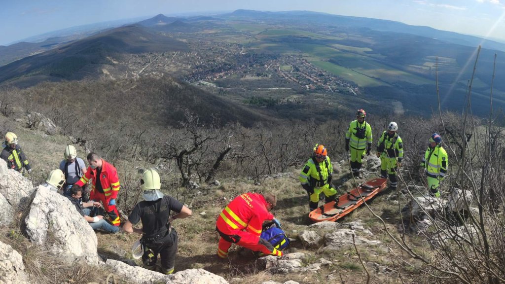 Lezuhant a szikláról egy turista Pilisszentkereszten