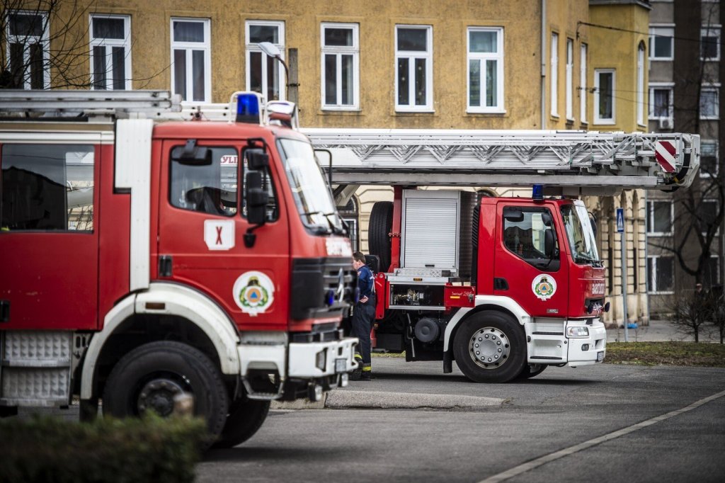 Több mint száznegyven esetben kellett beavatkozniuk a tűzoltóknak szilveszterkor