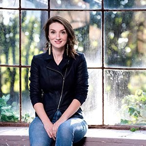 Zsíros kenyér extrákkal - Ugron Zsolna írónő lesz a vendég