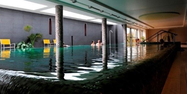 Az adventi hétvégékre a V8 uszoda kedvezményekkel várja a szentendreieket