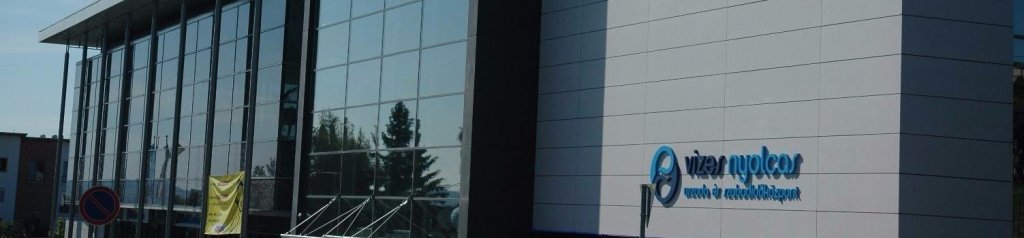 Szülői értekezlet a városi uszodában