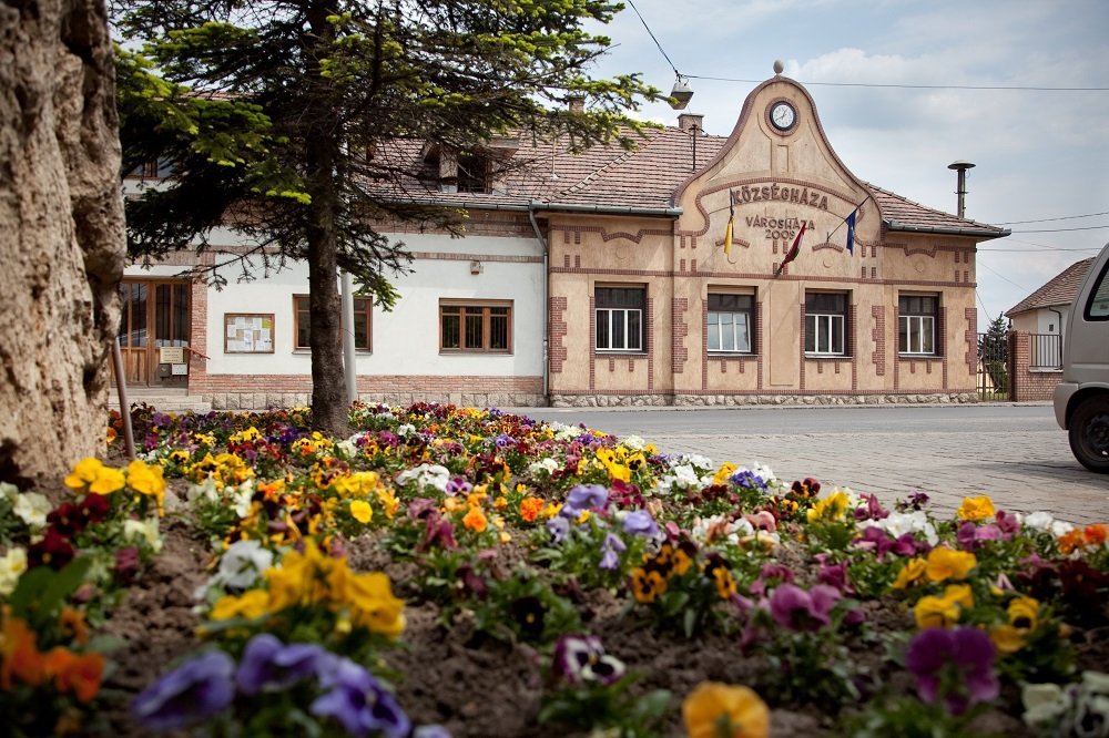 Új, igazságosabb adórendszert vezet be Budakalász: megszűnik a kommunális adó