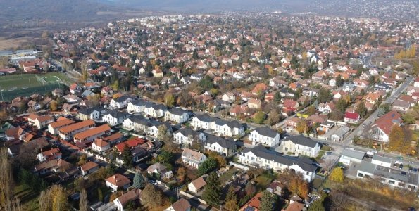 Új forgalmirend-szabályozás a Vasúti villasoron és környékén