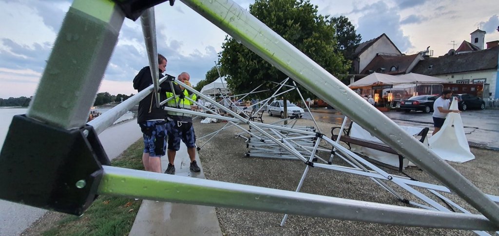 Rendezvénysátrakat borított fel a vihar tegnap Szentendrén