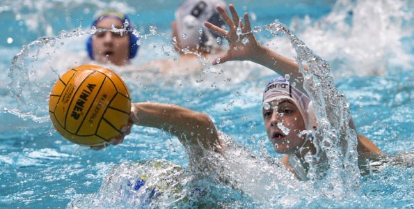 17 órától nyit az úszómedence szombaton a V8-ban